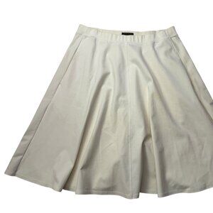 THEORY Skirt, Ivory Cream.  Size Women's M.  Front Pockets. Stretchy. Elastic